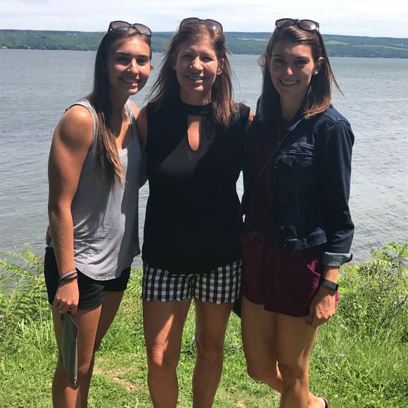 Meet your Posher, Courtney - Picture 1 of 1